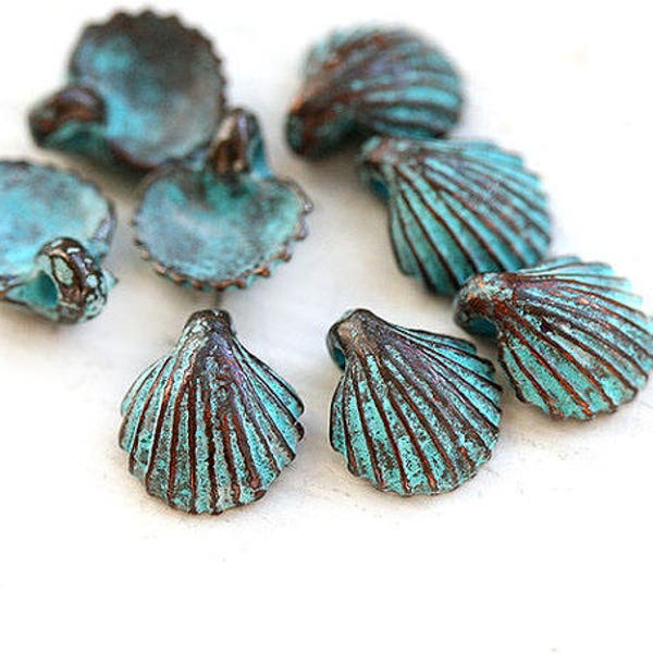 Small shell charms Green patina seashell beads Copper shell nautical charms tiny seashells 9mm - 8Pc - 0412