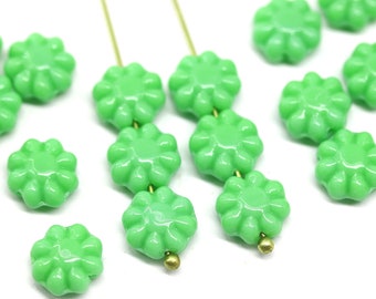9mm Opaque light green flower beads, green czech glass beads flat daisy, 20Pc - 0951
