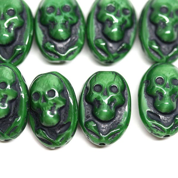 Vert Perles de crâne noir Décor d’Halloween Crâne de verre noir Vert foncé Perles de verre tchèques Bijoux d’Halloween Squelette Gothique - 4Pc - 0814