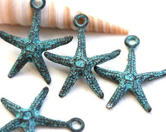 4pc Charme métallique Starfish, Patine verdigris verte sur cuivre, Seastar, perles grecques, perle pendentif étoile de mer - 20mm - F479