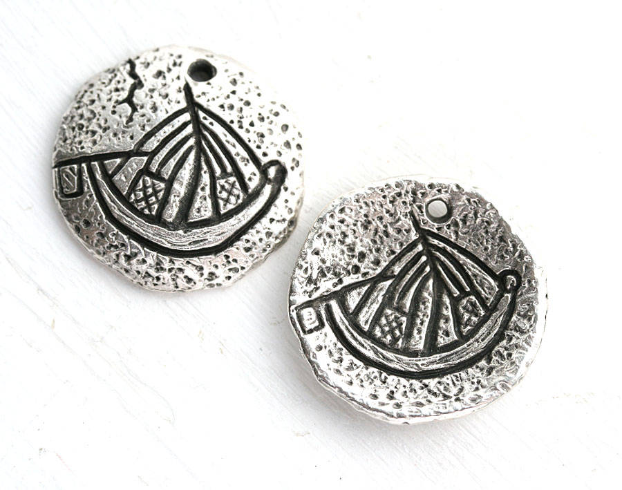 Pendentif Ancien En Argent En Forme De Caravelle (bateau) - Charm Vintage Un Peu Cabossé - Pour Collier Ou Décoration