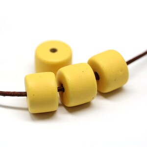 Perles de tube en céramique jaune 13mm Grandes perles de tube pour cordon en cuir trou de 3mm, 4pc 3487 image 5