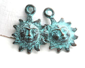 2pc Green patina Celestial Sun charm beads Sun pendant Greek metal casting boho jewelry charms Lead Free - F646
