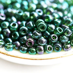 Green Seed beads Toho size 11/0 Gold Lustered Emerald N322 rocailles glass beads - 6g - S182