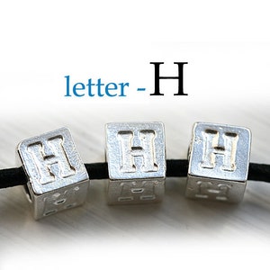 Letra H plateada - Cuentas del alfabeto, 7 mm, letras griegas de metal, cuentas cúbicas, para cordón de cuero, personalizadas, 3 piezas - F313