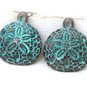 Metal Sand dollar charms Green patina Copper Sand dollar pendant Greek metal casting beads Beach jewelry making 22x20mm - 2Pc - F123