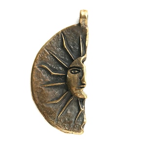 Antique brass Sun pendant, Half of a Sun boho focal bead, Sun Rays greek metal casting celestial charm 1pc - F573