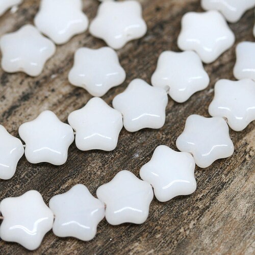 Perles étoiles blanches 8 mm Perles en verre tchèques 5 étoiles pointues 40 pièces - 2341