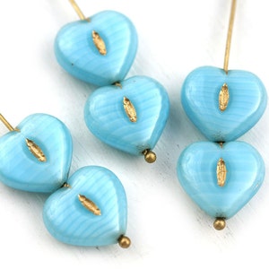 6 perline a forma di cuore azzurro, perline pressate in vetro ceco blu, cuori gonfi effetto lavaggio dorato blu - 14 mm - 0198