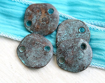 15mm Copper metal round connectors, green patina cornflake disk charms 4Pc - F065