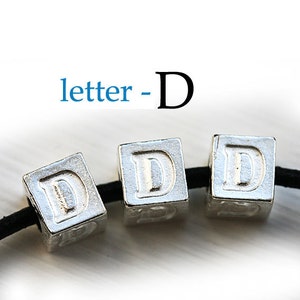 Letra D plateada - Cuentas del alfabeto de 7 mm, letras griegas de metal, cuentas cúbicas, para cordón de cuero, personalizadas, 3 piezas - F314