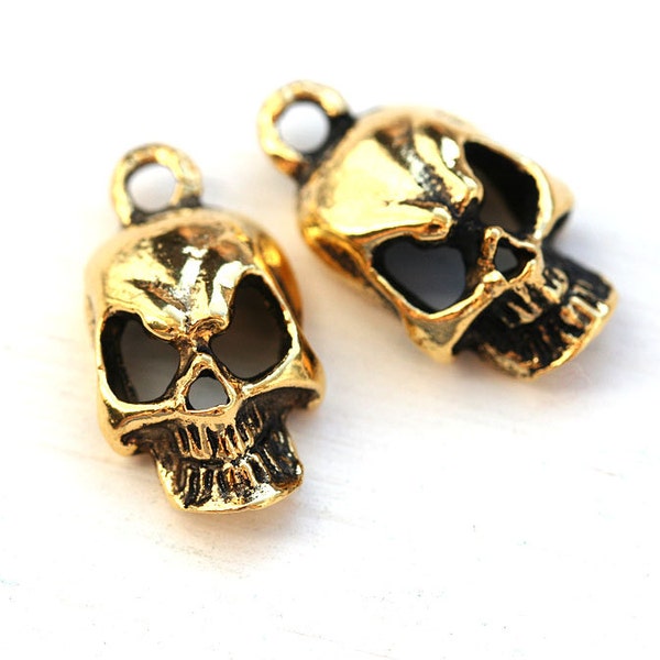 Golden Skull charms Antique gold metal skull bead Halloween jewelry Black Patina charms Greek metal casting 18mm Skeleton - 2pc - F478