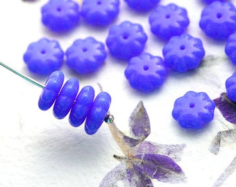 Cornflower Blue Flower beads, czech glass beads, blue floral beads, daisy flower - 9mm - 20Pc - 2170