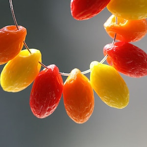Mix de frutas Contas de vidro tchecas - amarelo brilhante, vermelho, laranja, formato de amêndoa 12Pc - 0165