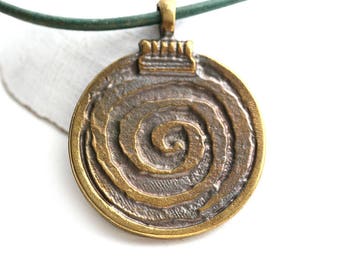 30mm Large Spiral brass pendant bead Double sided Antique brass Boho circle round focal Greek metal casting - 1pc - 0064