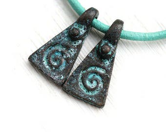 Spiral metal ornament charms, Pyramid, triangle jewelry charms, Green patina on copper, greek beads, Lead Free - 20mm - 2Pc - F234