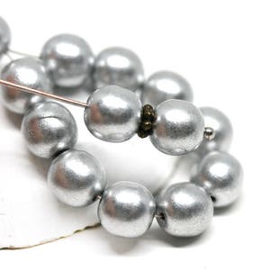Silver Czech Glass Round Beads: 8mm Druk Beads (15pc)