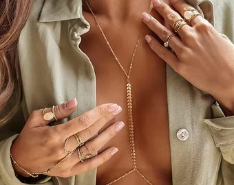 Collar de cadena corporal dorada: joya minimalista con escote pronunciado para playa, festivales y vestidos.