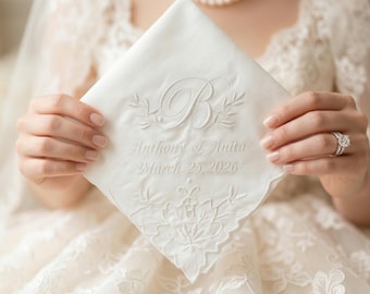 Mouchoir brodé à monogramme, noms personnalisés et broderie de date, souvenir de mariée de luxe, mouchoir en coton personnalisé pour le jour du mariage