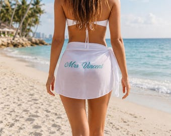 Personalisierter, bestickter Braut-Strandschal, Strandkleid für den Junggesellinnenabschied, Sarong-Rock mit individuellem Text für die Braut, Strandoutfit, Brautparty