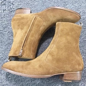 Stivali da uomo fatti a mano in pelle scamosciata beige con cerniera, stivali da cowboy formali alla caviglia da uomo