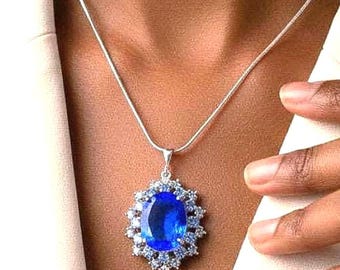 Colgante de plata de ley con halo de tanzanita y aguamarina. Cadena de acero ajustable. Caja de regalo incluida.