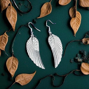 Vintage Silvertone Rhinestone Angel Feather Dangke Drop Hook Earrings (Free Gift Box) afbeelding 2