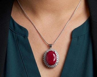 Colgante con halo de rubí rojo y zafiro blanco en plata 925
