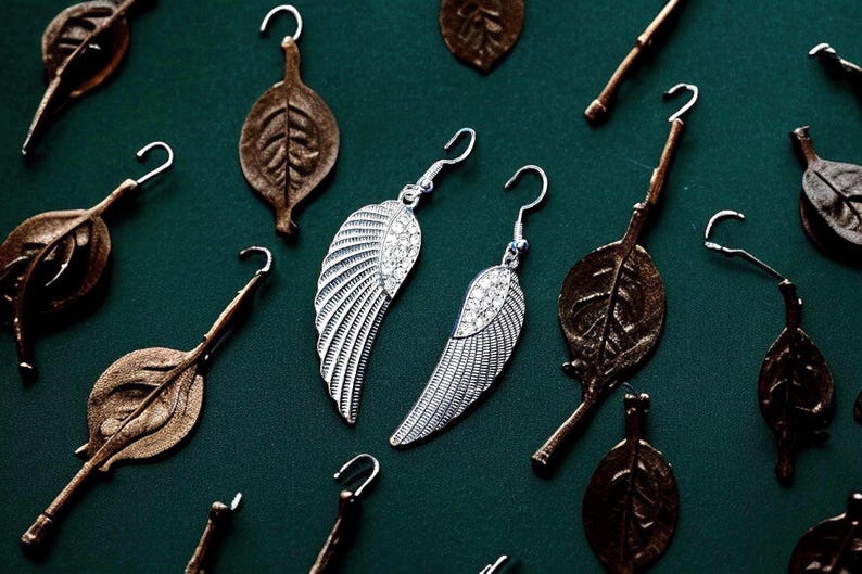 Vintage Silvertone Rhinestone Angel Feather Dangke Drop Hook Earrings (Free Gift Box) afbeelding 1