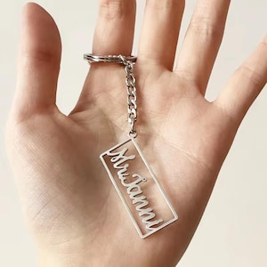 Anpassad namnnyckelring • 4 stilar (rektangel/hjärta/krona/stjärna) • 40 typsnitt • Guld/silver/roséguld rostfritt stål present till henne/honom