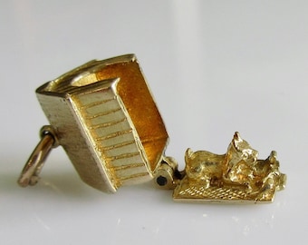 Vintage 9ct Gold Dog In a Kennel Movable Charm