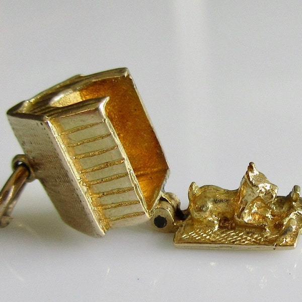 Vintage 9ct Gold Dog In a Kennel Movable Charm