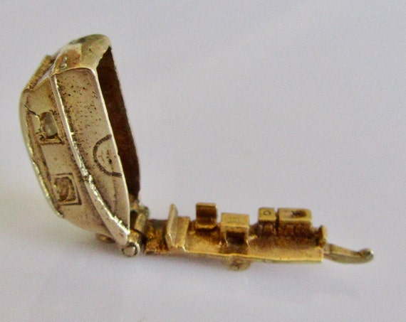 9ct Gold Caravan and Furniture Opening Charm