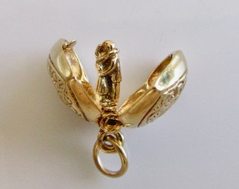 No Longer available RESERVED>>>>>Payment on 9ct Gold Heart and Kissing Couple