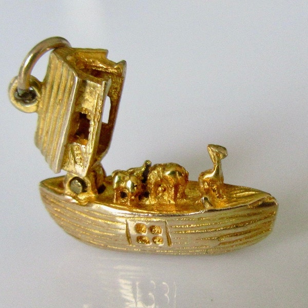 9ct Gold Noah's Ark Charm Opens