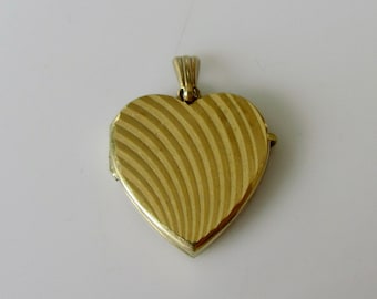 Vintage 9ct Gold Heart Picture Locket