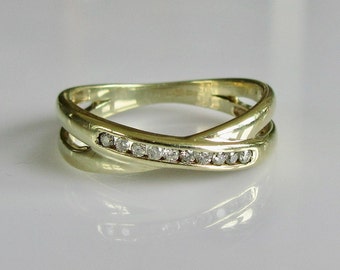 9ct Gold Diamond Twist Ring