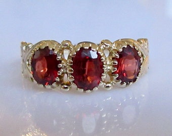 Vintage 9ct Gold Oval Garnet Three Stone Ring