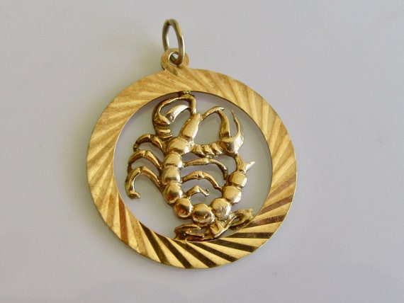 9ct Gold Vintage Scorpion Charm or Pendant