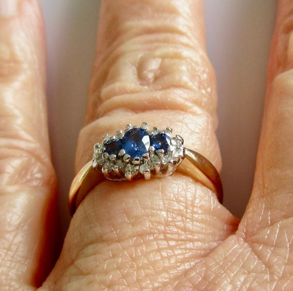 9ct Gold Sapphire and Diamond Cluster Ring - image 9