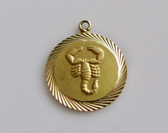 9ct Gold Vintage Scorpion Scorpio Zodiac Pendant o