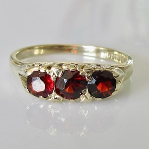 Vintage 9ct Gold Garnet Trilogy Three Stone Ring