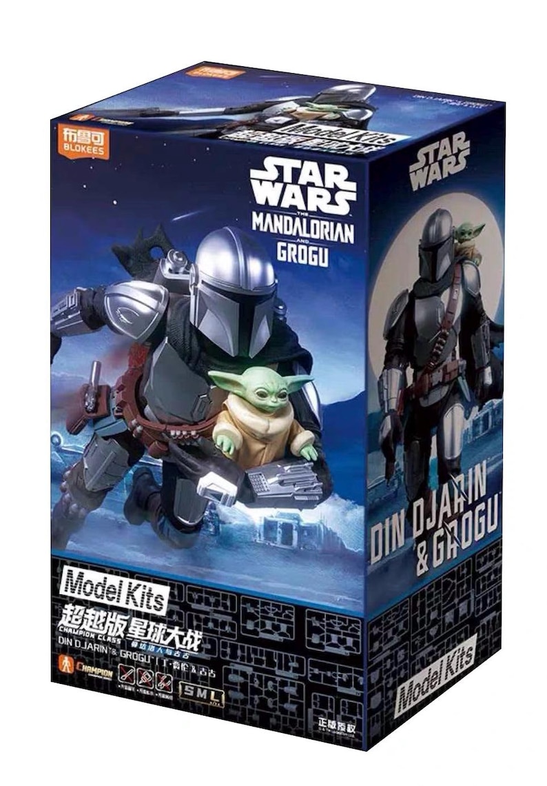 K&ouml;nnte beinhalten: Eine Star Wars Mandalorian Grogu Modellbausatz-Box. Die Box zeigt Bilder von Mandalorian und Grogu. Die Box hat das Star Wars-Logo und den Text "Model Kits". Die Box ist haupts&auml;chlich blau und schwarz.
