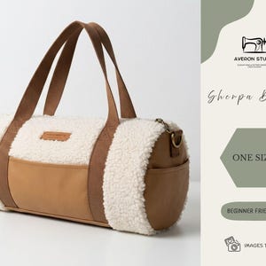 Puede incluir: Bolsa de lona Sherpa con exterior crema y esponjoso y detalles en cuero marrón. La bolsa tiene asas marrones y un bolsillo lateral. El texto "ONE SIZE" y "BEGINNER FRIENDLY" es visible.
