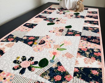 Pretty Pots Table Runner Quilt Pattern, Floral Applique Table Runner PDF Pattern, Spring Summer Quilted Table Decor, Cottagecore Sewing