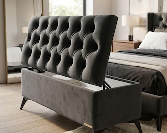 Banco tapizado moderno con un elegante diseño Chesterfield.