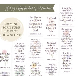 Puede incluir: Una colección de 32 tarjetas de escrituras imprimibles con ilustraciones florales y texto religioso. Cada tarjeta muestra un versículo bíblico único en una fuente serif, incluyendo pasajes de Jeremías, Salmos, Proverbios y otros libros.