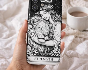 Funda para teléfono con diseño de Tarot de la Fuerza, ilustración de una mujer león en blanco y negro, funda para iPhone con arte místico del Tarot, funda gótica espiritual