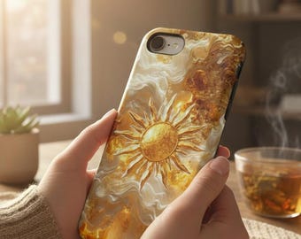 Estuche dorado con sol, iluminación cinematográfica y sombras dramáticas, textura fotorrealista de 8k, cubierta celestial dorada moderna y elegante