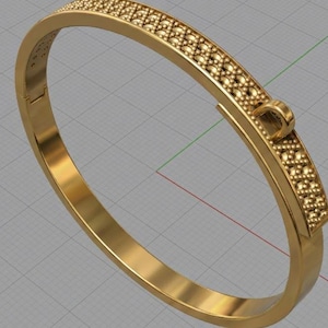 Puede incluir: Una taza de cerámica blanca con un asa negra y el texto "But First, Coffee" en un estilo manuscrito. La taza está sobre una superficie blanca. La taza mide aproximadamente 10 cm de alto.